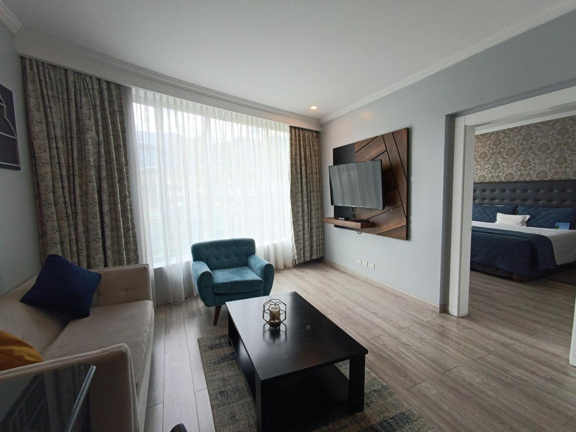 Aparta Hotel Torres De Suites 基多 外观 照片